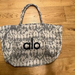 ALO Yoga Gray and Black Patterned Tote